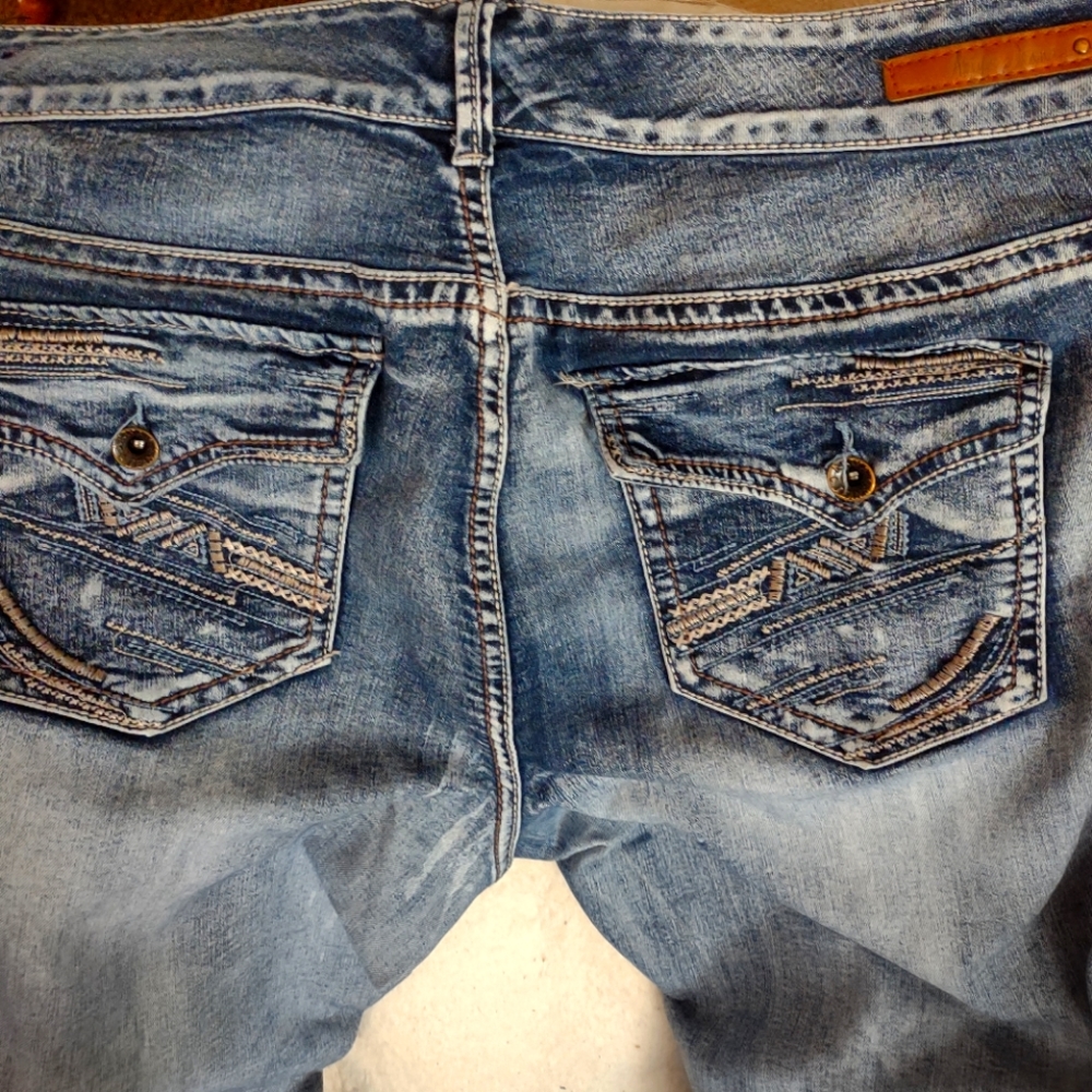 Ariya jeans
